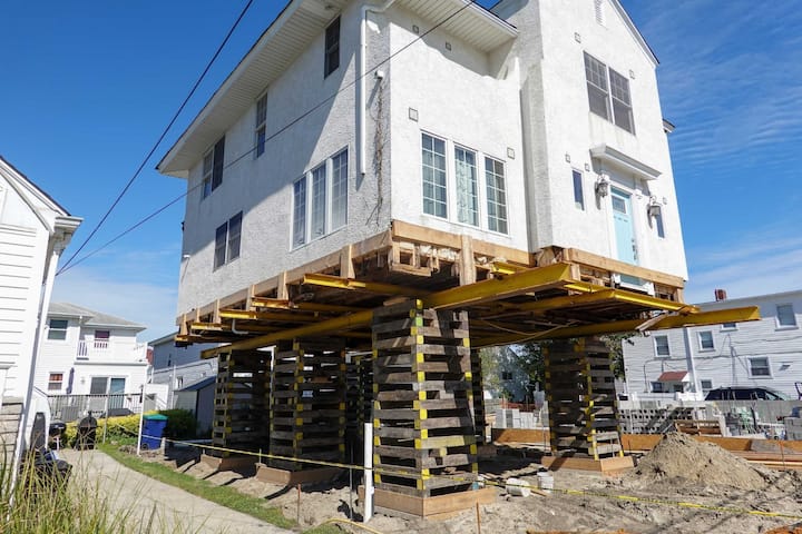 A team of professionals using specialized equipment to raise a house in Topeka, preparing it for elevation and renovation